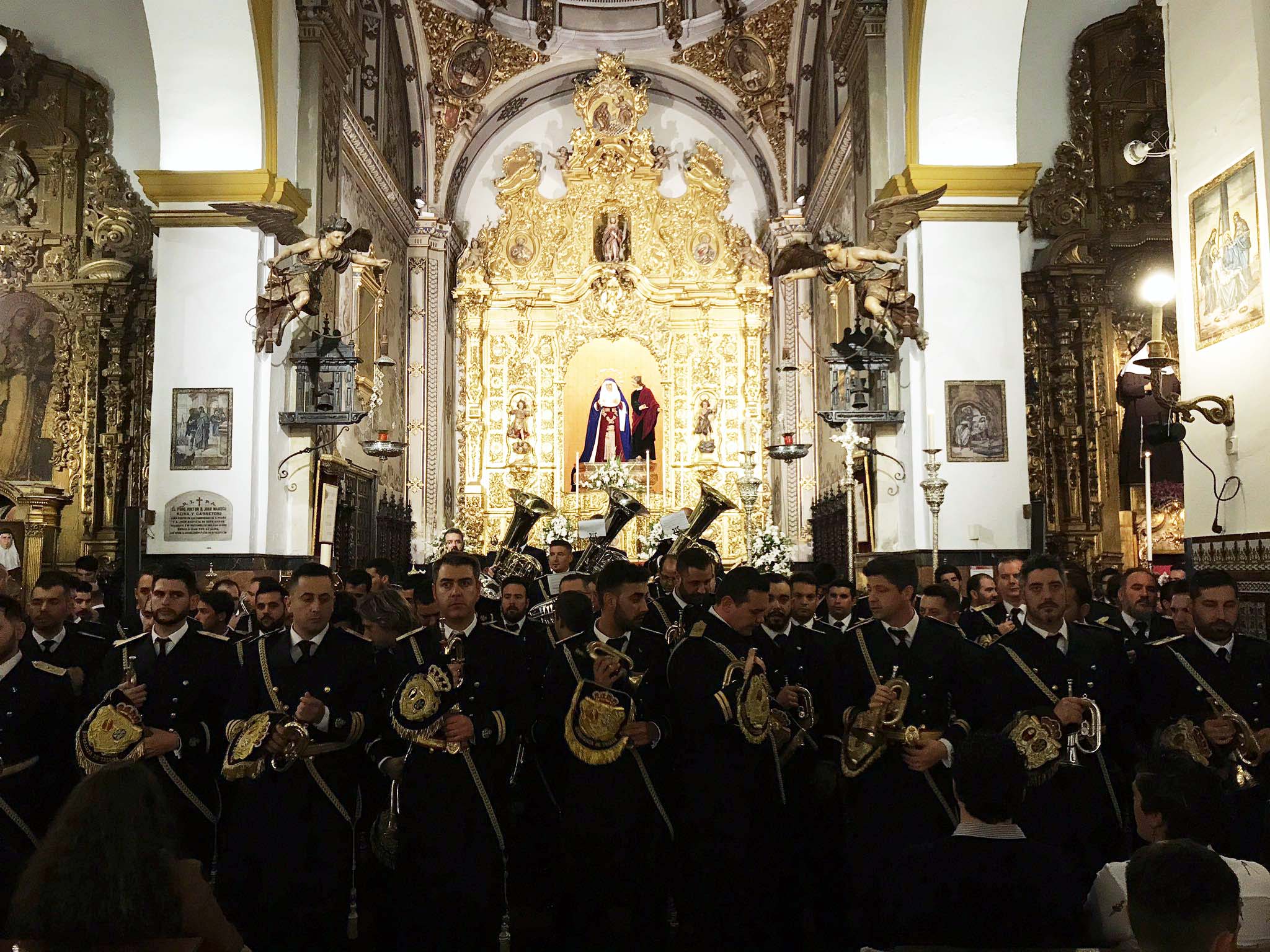 Bando de Tres Caídas por la procesión extraordinaria de la Virgen.