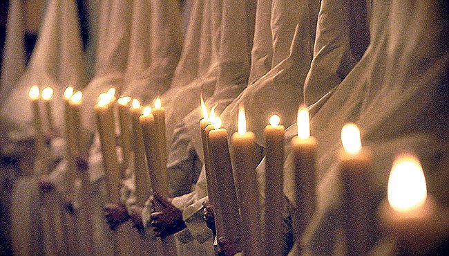 Devolución de túnicas propiedad de la Hermandad