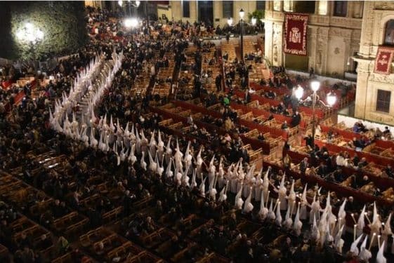 https://www.amargura.org/galeria-fotografica-actos-y-cultos-semana-santa-2021/