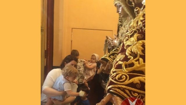 Besamanos Virgen 2016 Hermandad de la Amargura