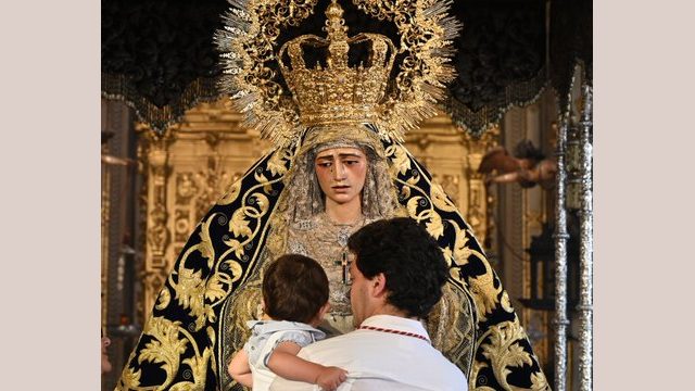 Besamanos extraordinario a la Santísima Virgen